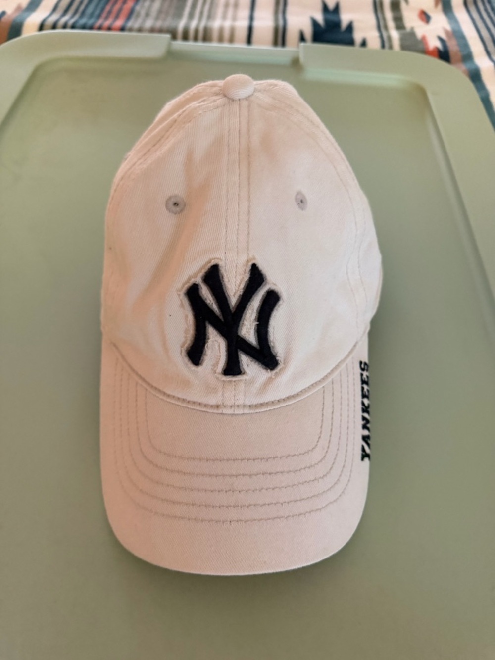 Yankees White Baseball Cap with Navy Logo